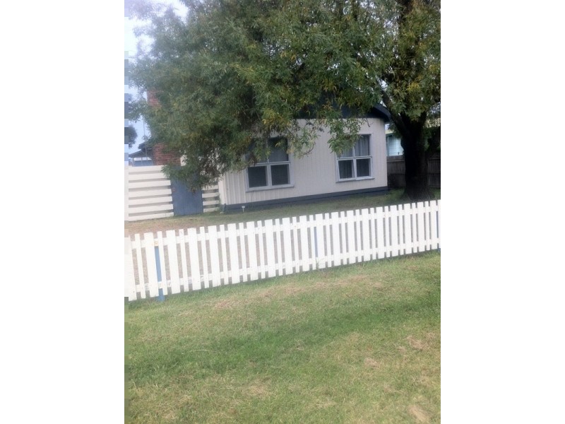 22 Fish Street, Lakes Entrance VIC 3909