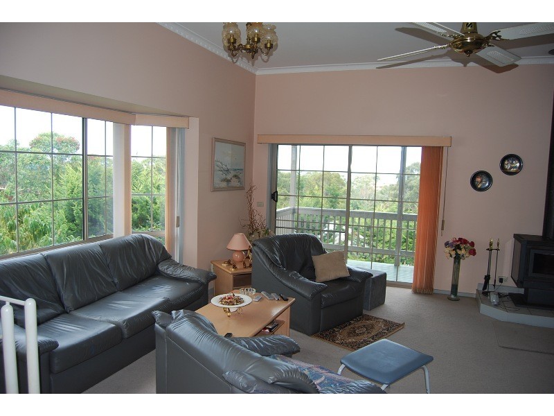31 Ozone Crescent, Lakes Entrance VIC 3909