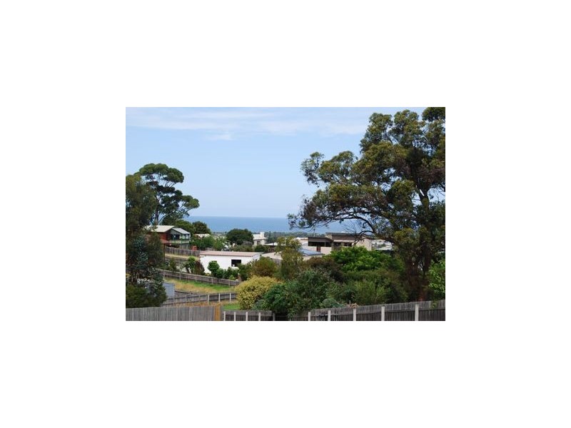 20 Periwinkle Drive, Lakes Entrance VIC 3909
