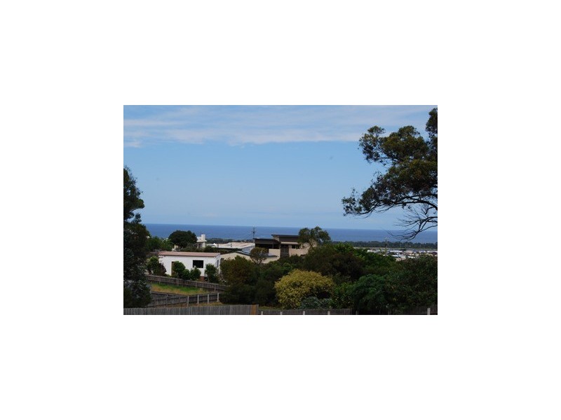 20 Periwinkle Drive, Lakes Entrance VIC 3909