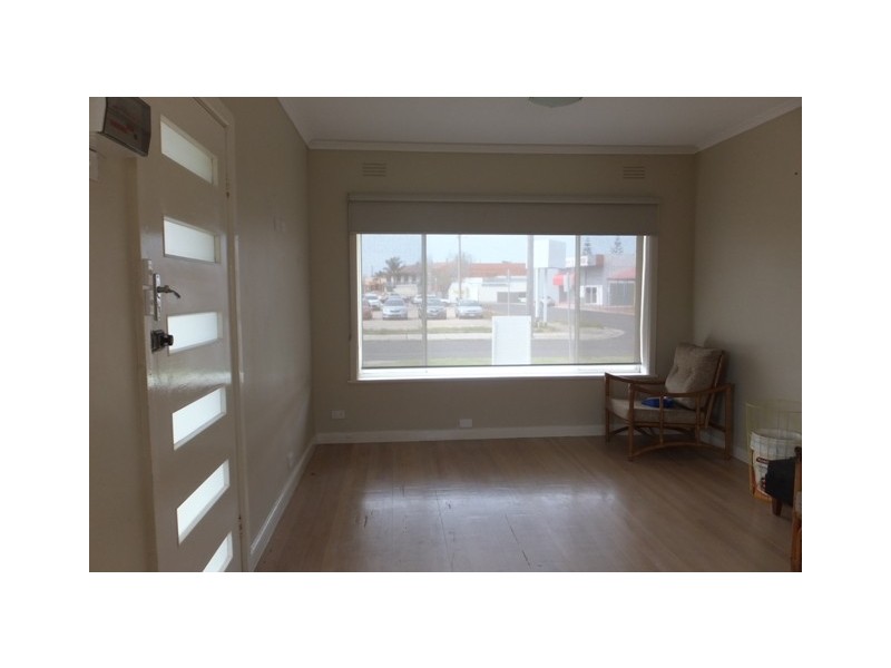 1/5 Barkes Avenue, Lakes Entrance VIC 3909