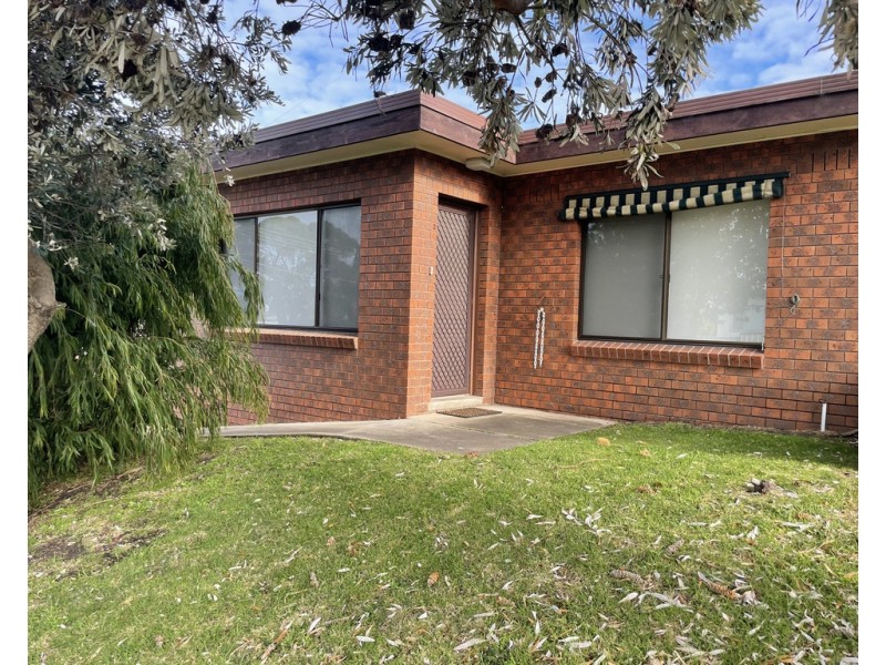 2/9 Coates Road, Lakes Entrance VIC 3909