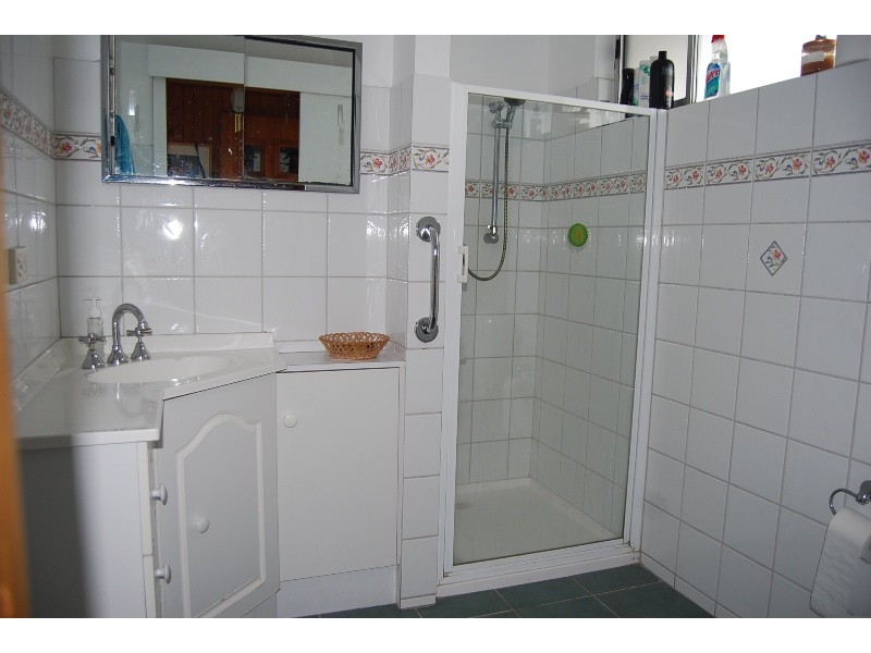 9 -11 Orme Street, Lakes Entrance VIC 3909