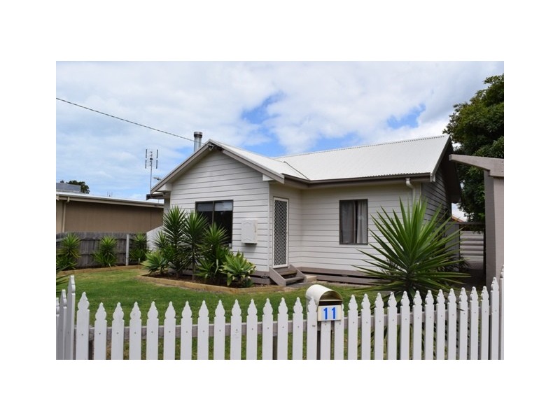 11 Bowler Street, Lakes Entrance VIC 3909
