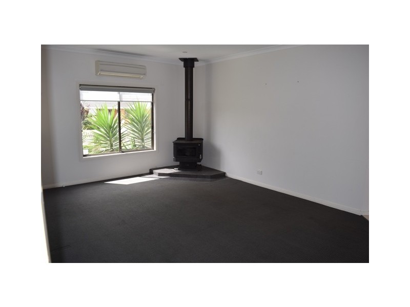 11 Bowler Street, Lakes Entrance VIC 3909