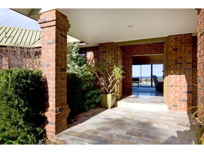 66 Creighton Street, Lakes Entrance VIC 3909