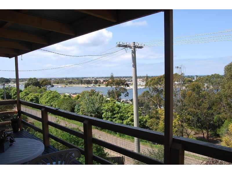 1 Clara Street, Lakes Entrance VIC 3909