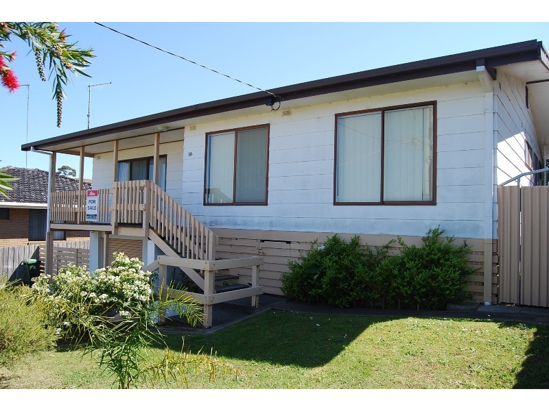 16 Lakeview Drive, Lakes Entrance VIC 3909