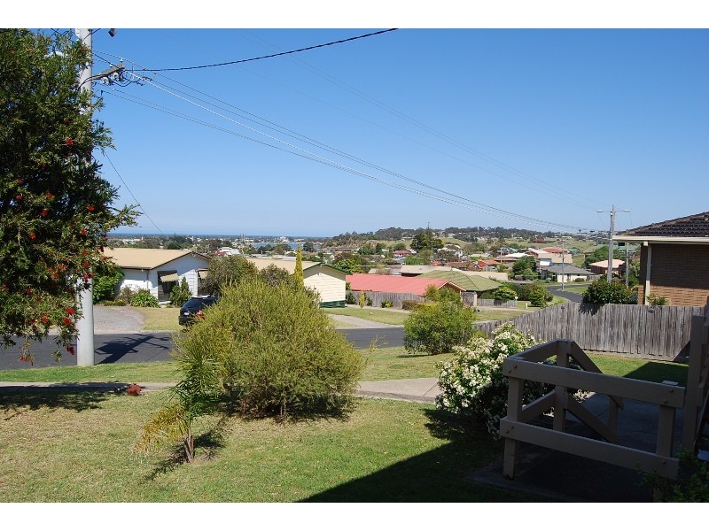 16 Lakeview Drive, Lakes Entrance VIC 3909