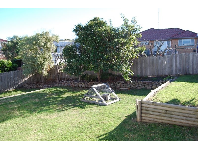 16 Lakeview Drive, Lakes Entrance VIC 3909