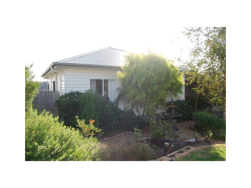 49 Albatross Road, Lakes Entrance VIC 3909