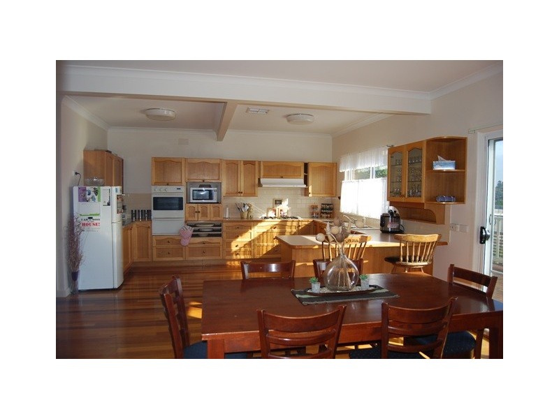 49 Albatross Road, Lakes Entrance VIC 3909