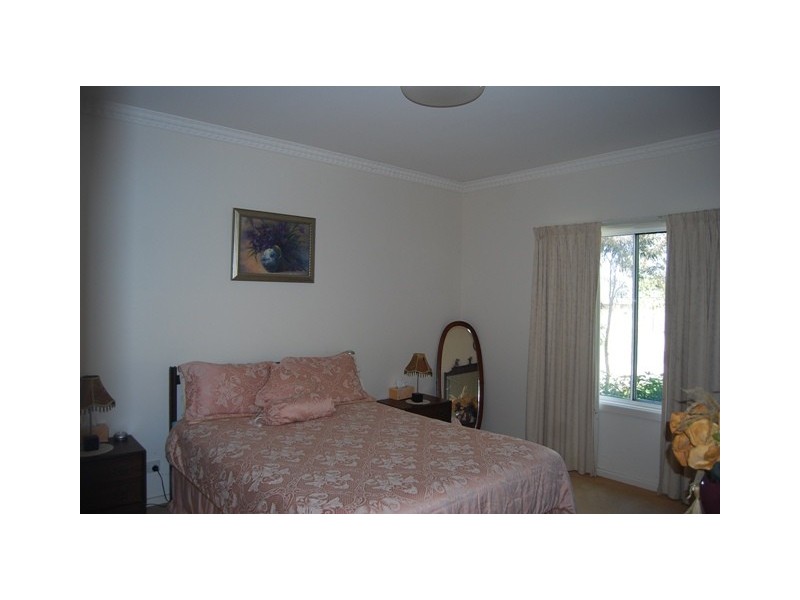 49 Albatross Road, Lakes Entrance VIC 3909