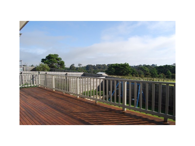 49 Albatross Road, Lakes Entrance VIC 3909