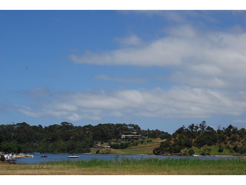 6 North Arm Avenue, Lakes Entrance VIC 3909