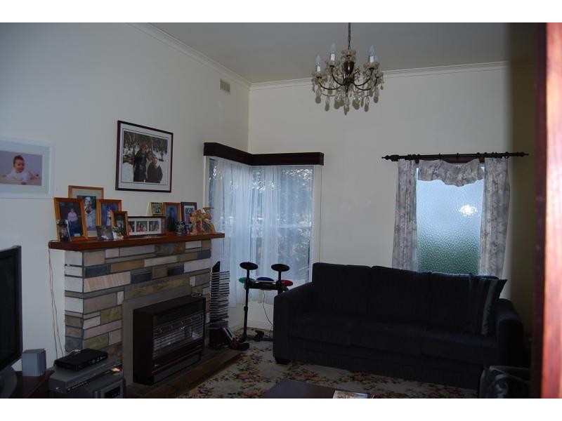 6 North Arm Avenue, Lakes Entrance VIC 3909