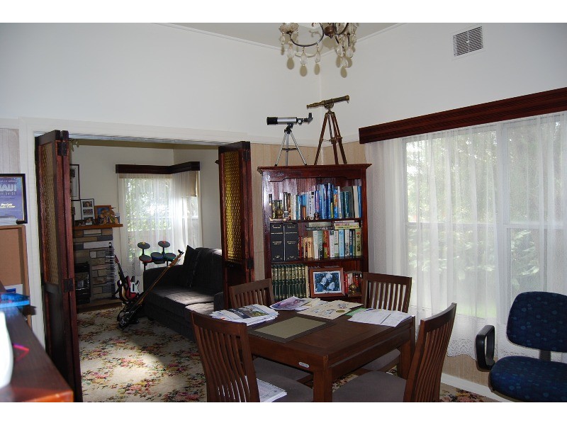 6 North Arm Avenue, Lakes Entrance VIC 3909