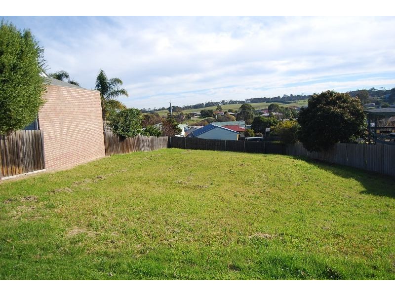 23 McCullough Street, Lakes Entrance VIC 3909