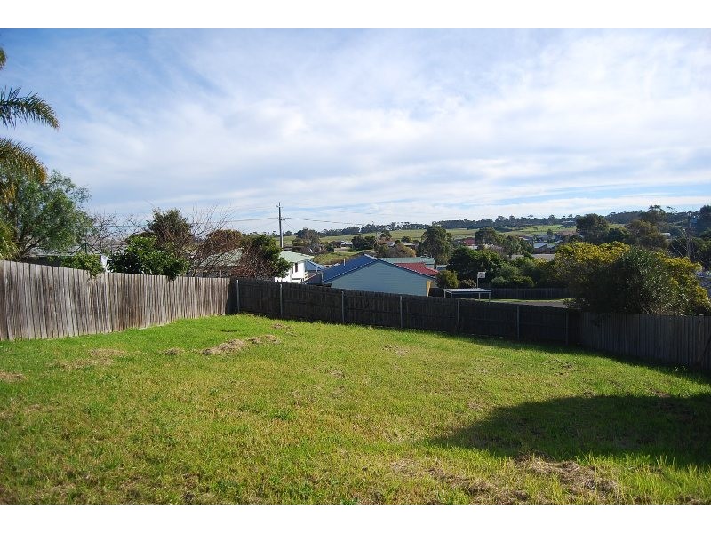 23 McCullough Street, Lakes Entrance VIC 3909