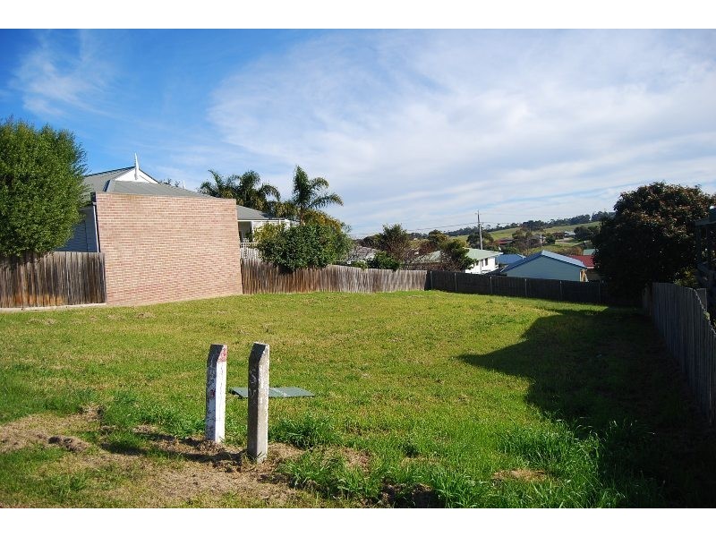 23 McCullough Street, Lakes Entrance VIC 3909