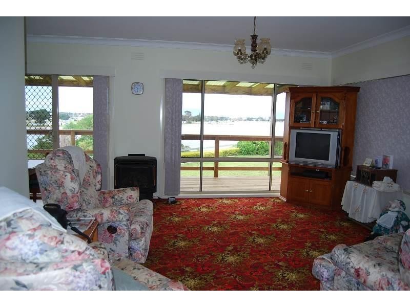 2 John Street, Lakes Entrance VIC 3909