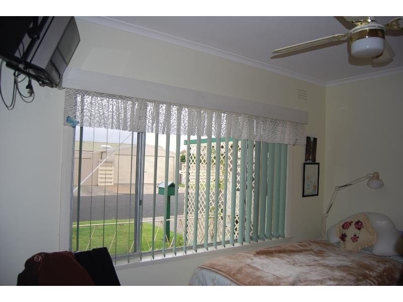 2 John Street, Lakes Entrance VIC 3909