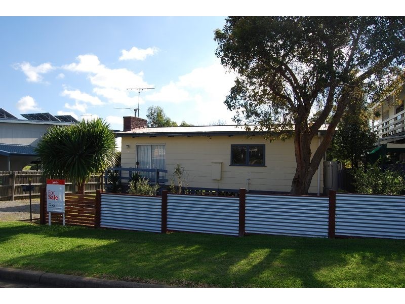 19 Hillcrest Way, Lake Tyers Beach VIC 3909