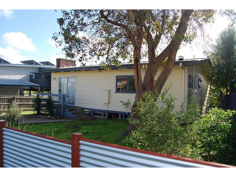 19 Hillcrest Way, Lake Tyers Beach VIC 3909