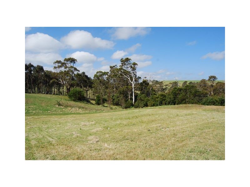 7 Lake Bunga Court, Lakes Entrance VIC 3909