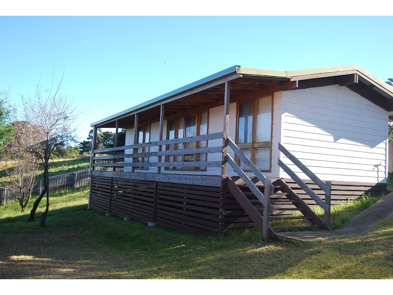 9 Point Road South, Lakes Entrance VIC 3909