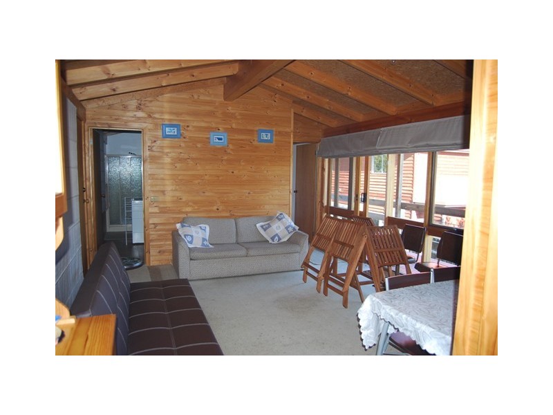 9 Point Road South, Lakes Entrance VIC 3909