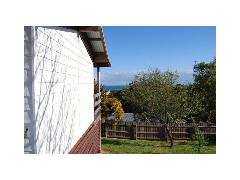 9 Point Road South, Lakes Entrance VIC 3909