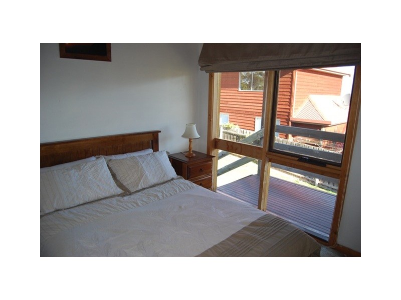 9 Point Road South, Lakes Entrance VIC 3909