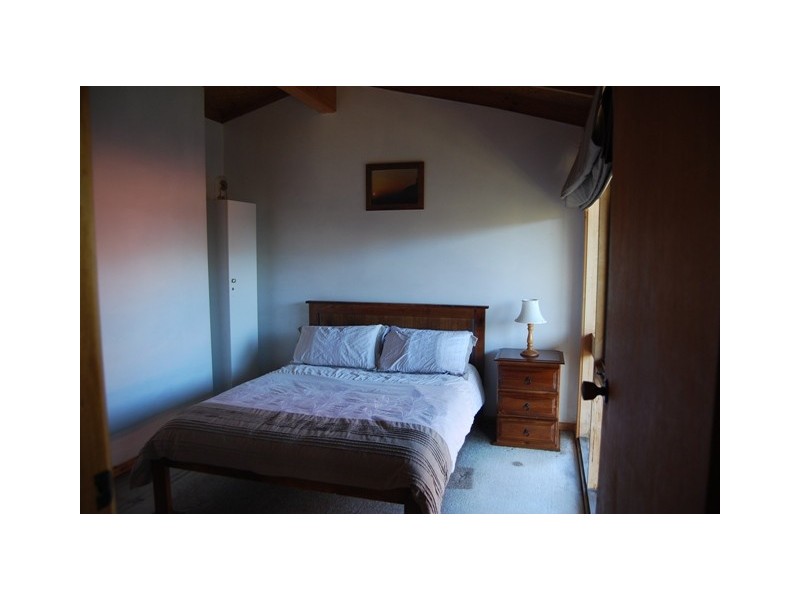 9 Point Road South, Lakes Entrance VIC 3909