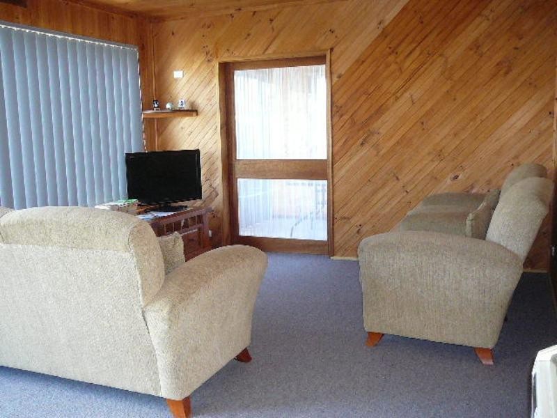 4 Points Road South, Lakes Entrance VIC 3909