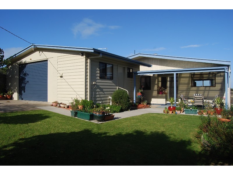 109 Carpenter Street, Lakes Entrance VIC 3909