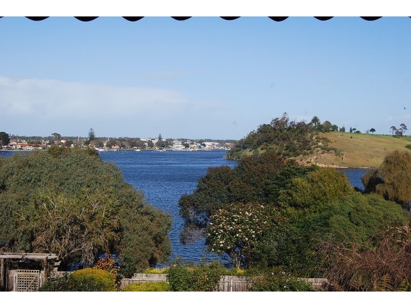 109 Carpenter Street, Lakes Entrance VIC 3909