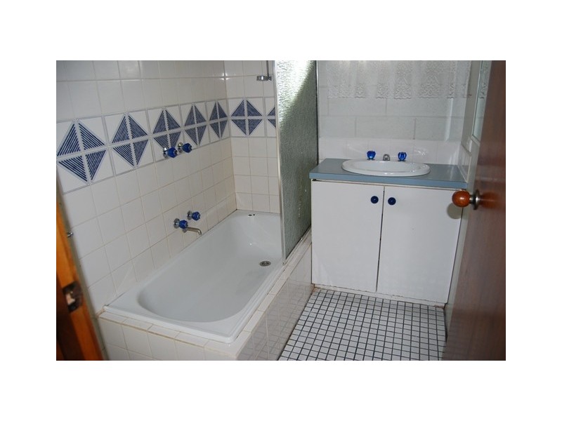 2/30 Point Road, Lakes Entrance VIC 3909