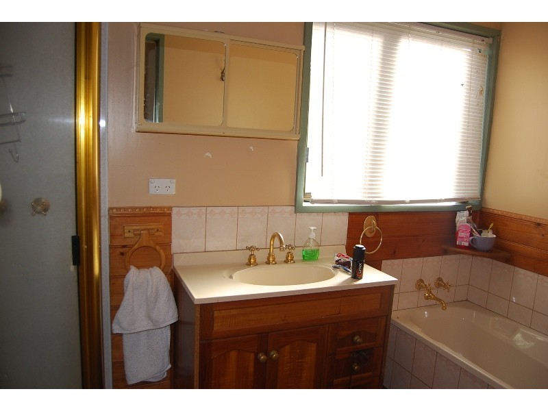 25 Mist Street, Lakes Entrance VIC 3909