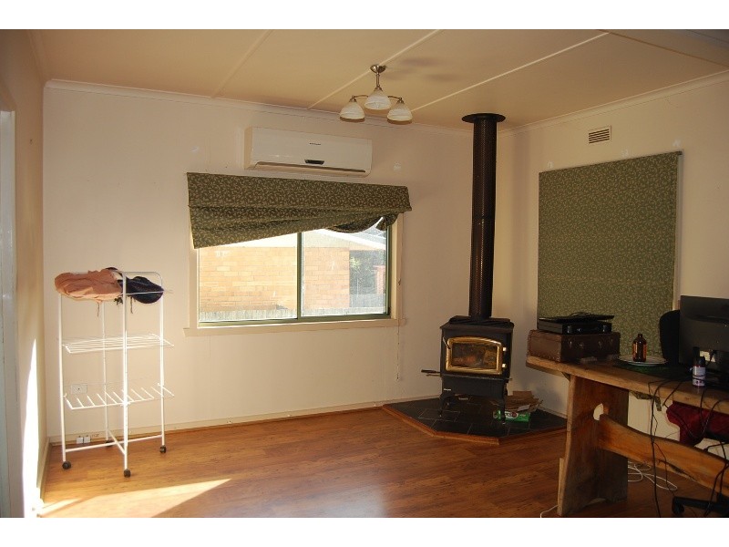 25 Mist Street, Lakes Entrance VIC 3909