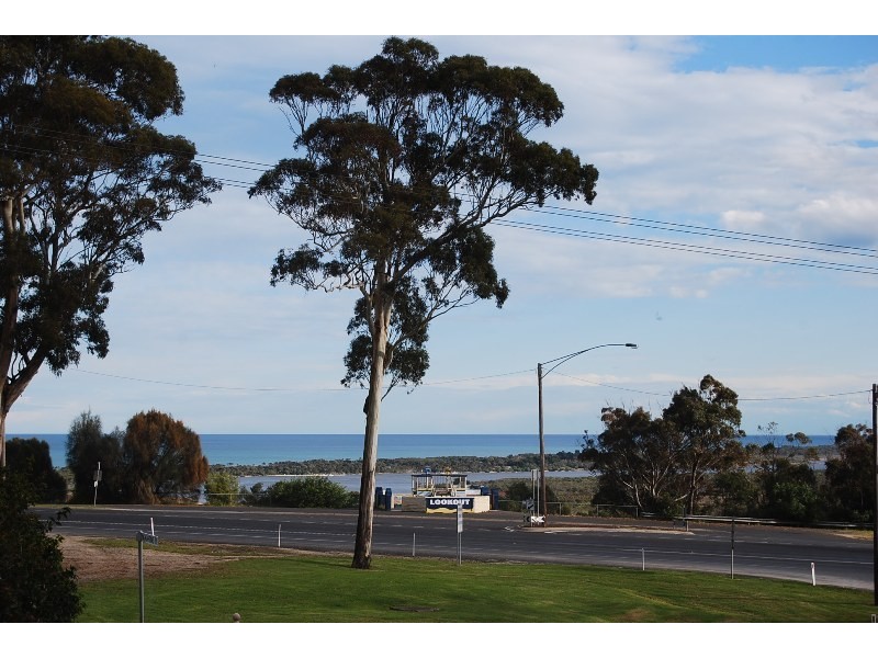 4  7/9 Lookout Road, Lakes Entrance VIC 3909