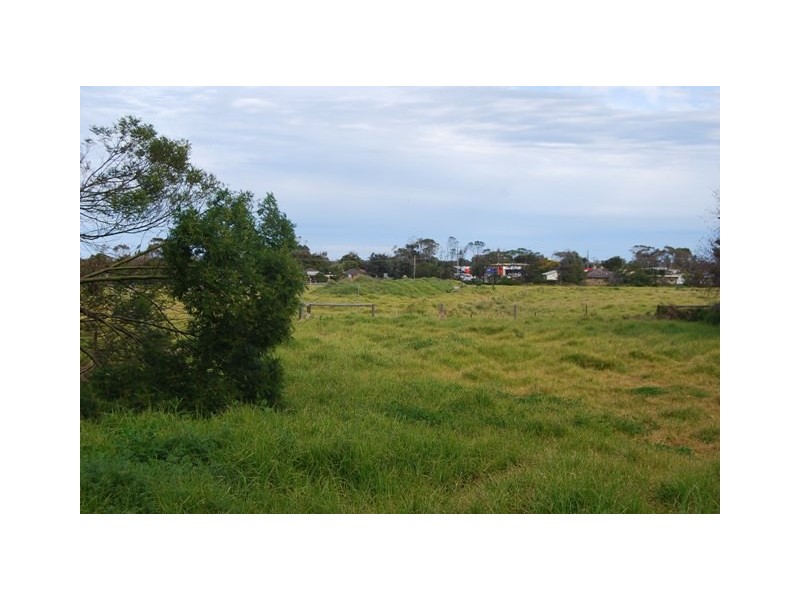 18 Golf Links Road, Lakes Entrance VIC 3909