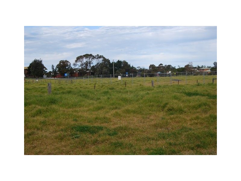 18 Golf Links Road, Lakes Entrance VIC 3909