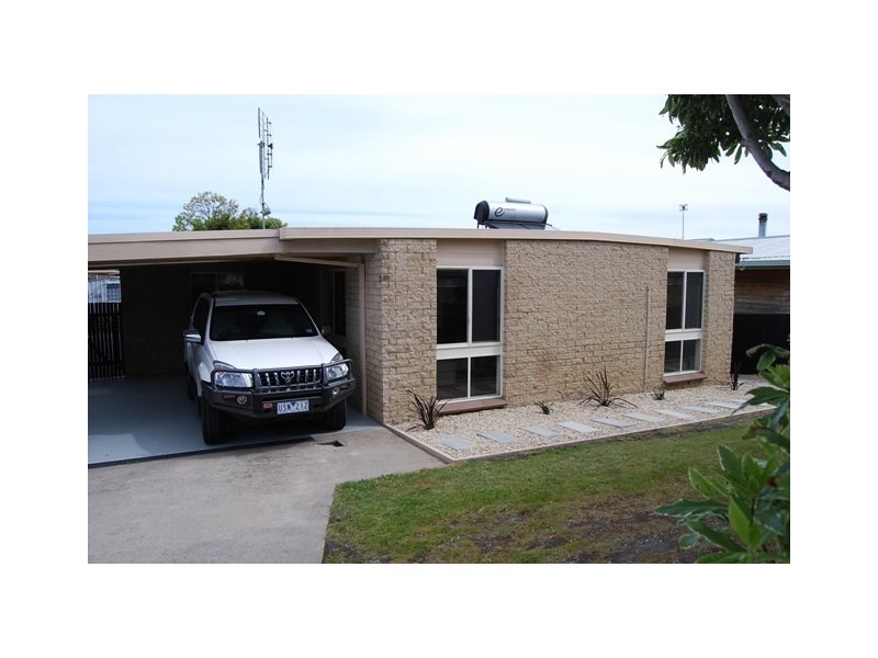 41 Capes Road, Lakes Entrance VIC 3909