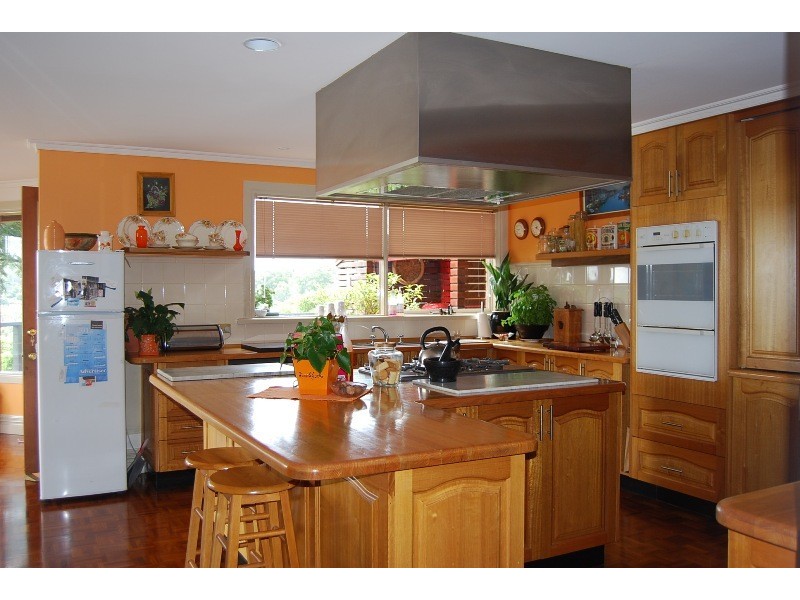 112 Capes Road, Lakes Entrance VIC 3909