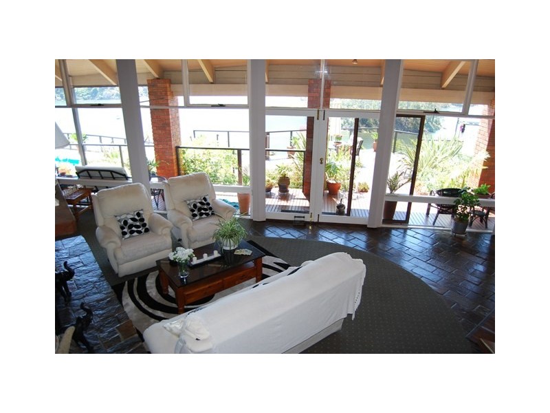 112 Capes Road, Lakes Entrance VIC 3909