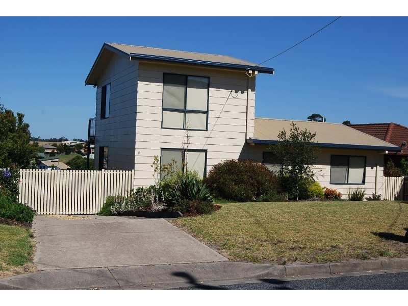 6 Uplands Avenue, Lakes Entrance VIC 3909
