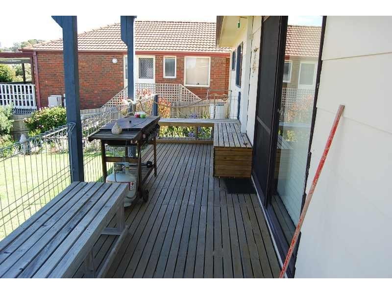 6 Uplands Avenue, Lakes Entrance VIC 3909