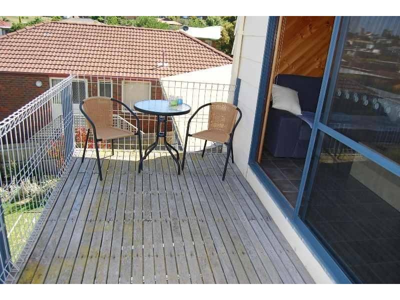 6 Uplands Avenue, Lakes Entrance VIC 3909