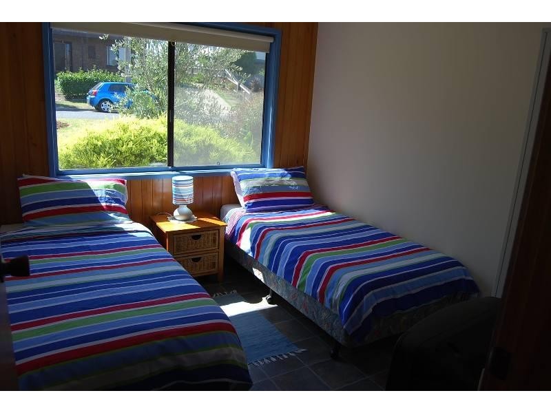 6 Uplands Avenue, Lakes Entrance VIC 3909